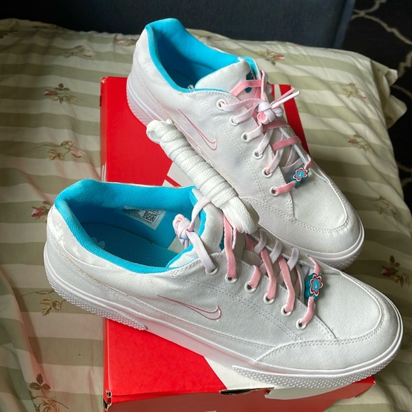Nike Shoes - New Nike with box